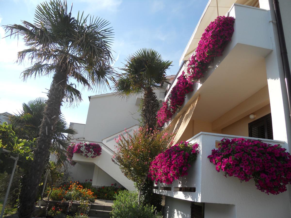 Apartments Mihalic I Башка Экстерьер фото