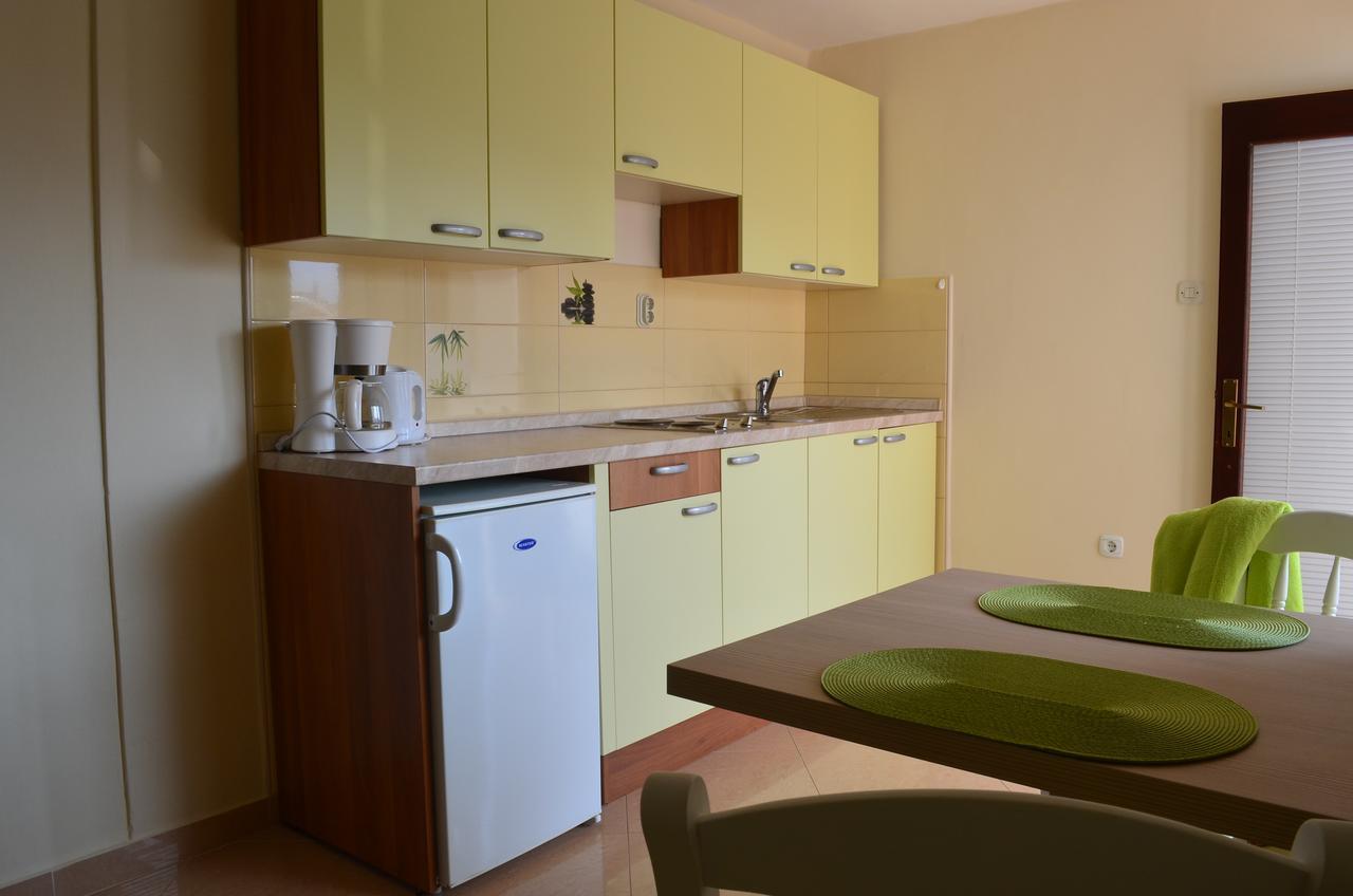 Apartments Mihalic I Башка Экстерьер фото