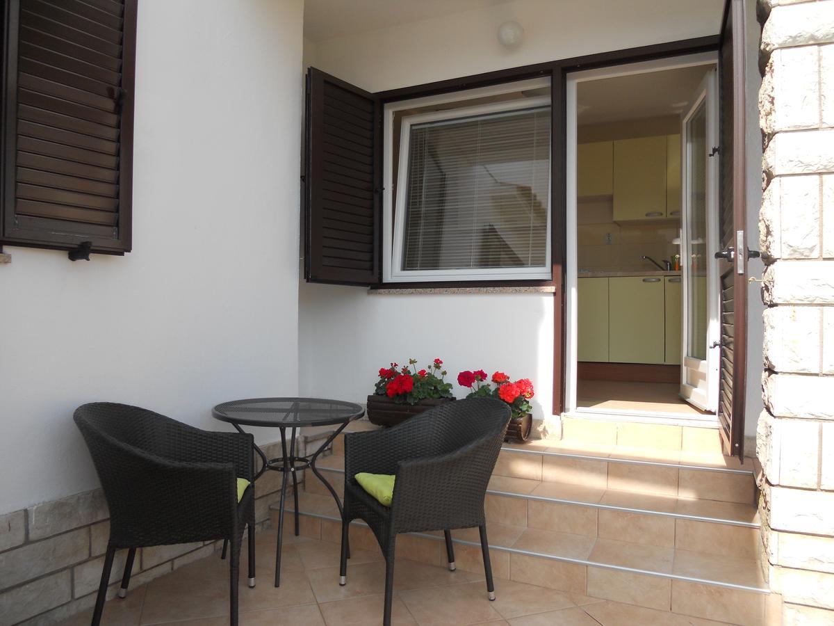 Apartments Mihalic I Башка Экстерьер фото