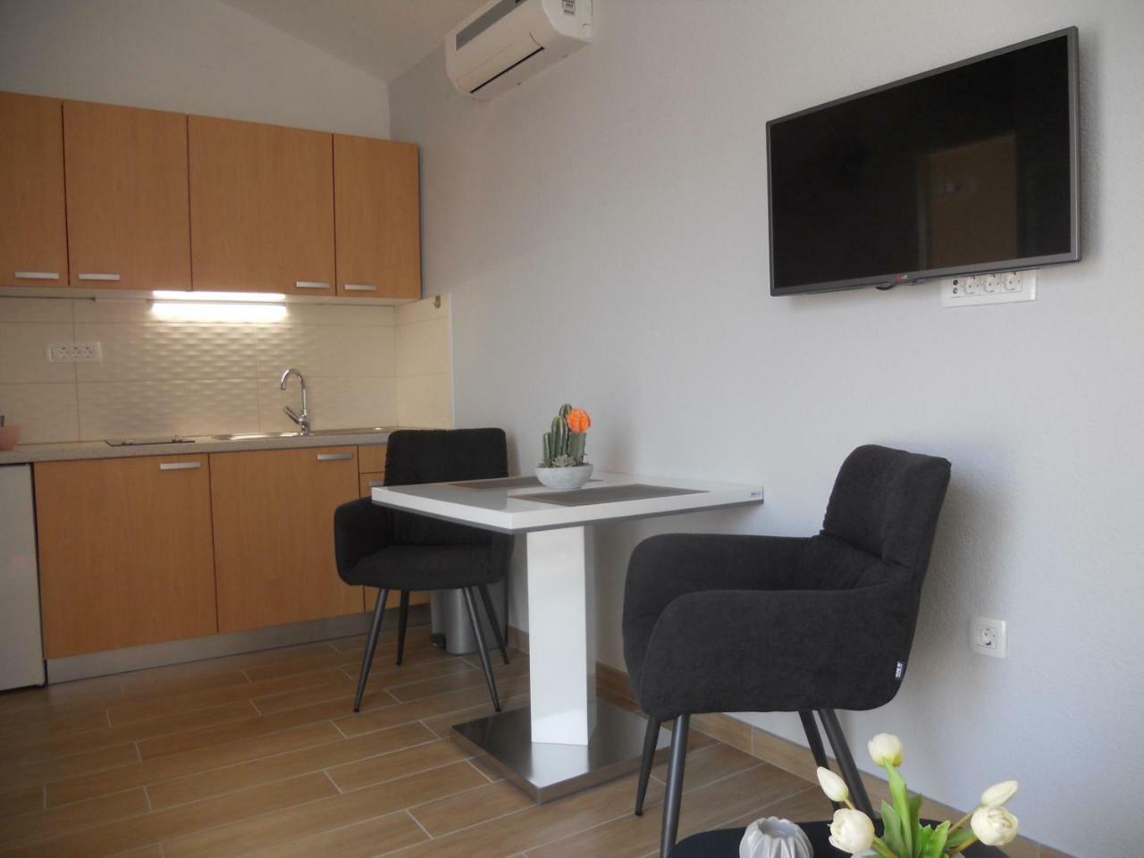 Apartments Mihalic I Башка Экстерьер фото